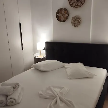 Apartment Iris Pool House