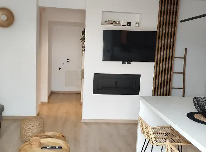 Iris Pool House 아파트 Corinth